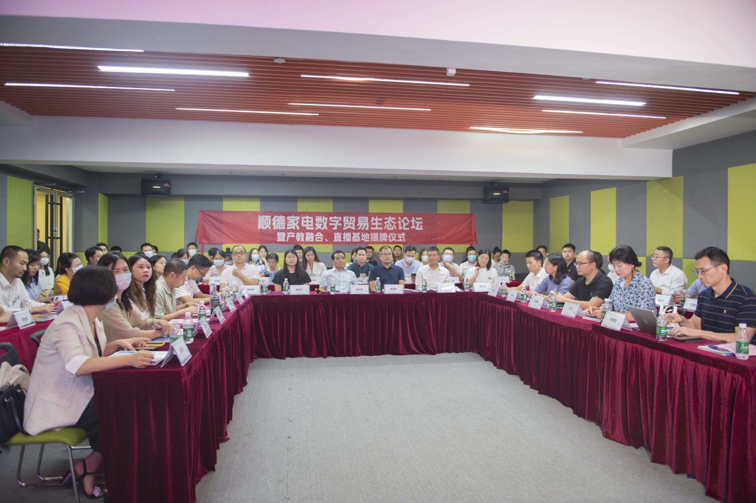 國(guó)際家電直播基地(dì / de)、産教融合基地(dì / de)在(zài)中國(guó)家電之(zhī)都-順德順博園揭牌