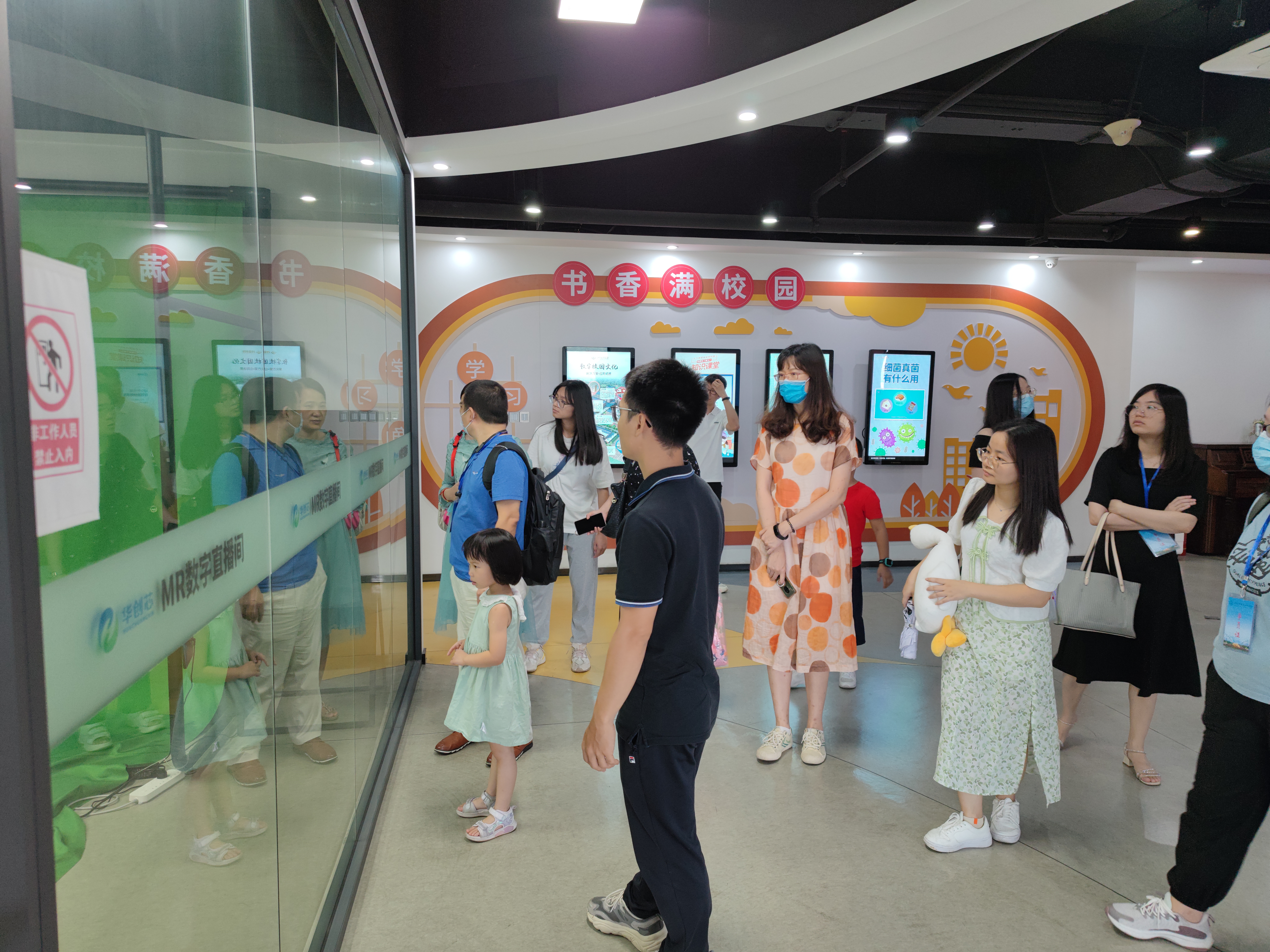 2022年國(guó)際貿易專業群中職帶頭人(rén)培育高級研修國(guó)培班組團參訪,理實一(yī / yì /yí)體化産教融合平台,跨境電商實訓平台,跨境電商教學實訓系統,跨境電商産業學院解決方案,人(rén)才培養就(jiù)業推送,跨境電商師資培訓_www.itdayang.com